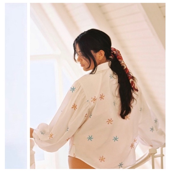 💕💙Maeve Embroidered Buttondown 💙💕 - Picture 5 of 12